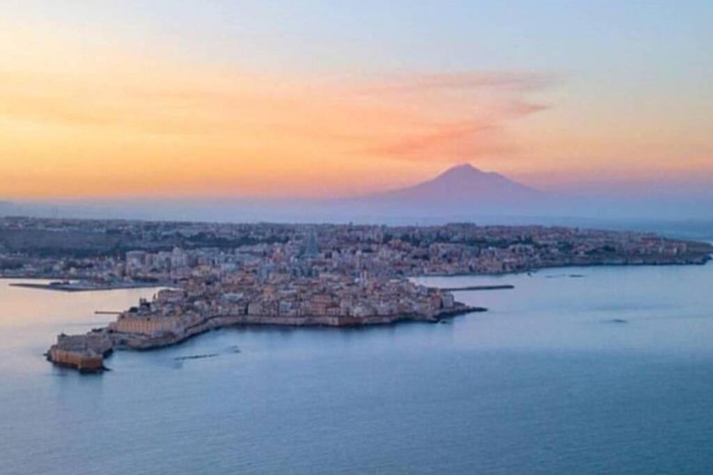 Sea-View Terrace & Bikes Moon Ortigia Holiday Home Syracuse Exterior foto